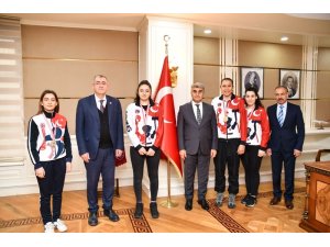 Milli sporculardan Vali Gürel’e ziyaret