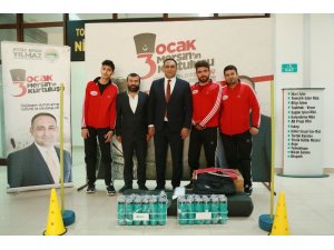 Toroslar Belediyesi’nden ampute futbol takımına malzeme desteği