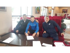 Payasspor 3 futbolcuyu renklerine bağladı