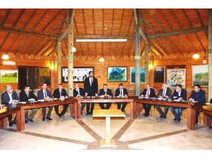 AK Partili ilçe ve belde belediye başkanları Gediz’de toplandı