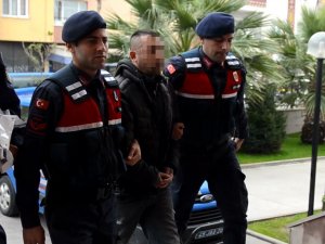 Karısını 20 yerinden bıçaklayan adam adliyede