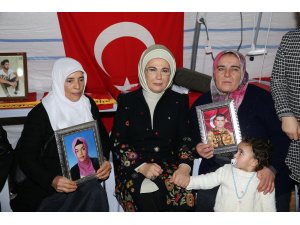 Emine Erdoğan'dan Diyarbakır annelerine ziyaret