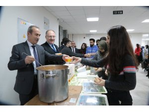 Cumhuriyet Üniversitesinde öğrencilere çorba ikramı