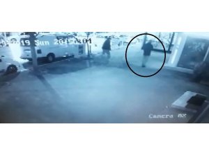 Katil zanlısının Dr. Gülcemal’i ATM’ye götürdüğü anlar kamerada