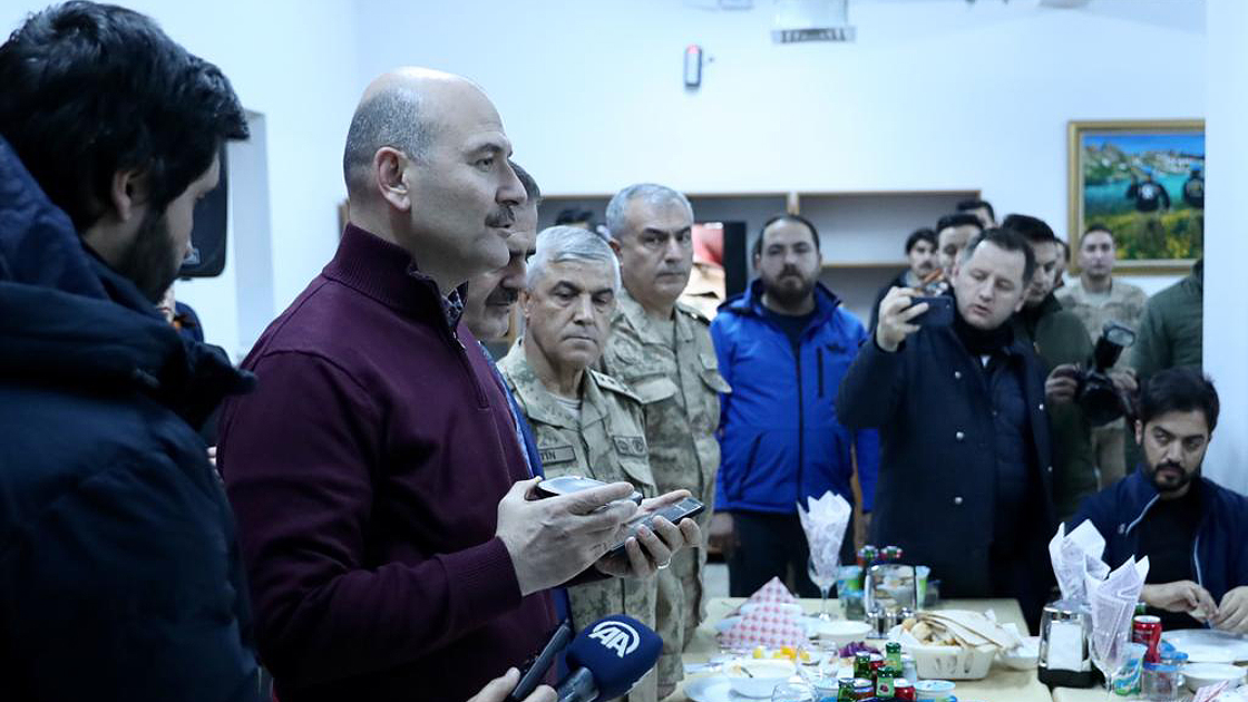 Cumhurbaşkanı Erdoğan, Hakkari'deki askerlerin yeni yılını kutladı: