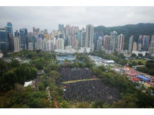 Hong Kong’da eylemciler yılın ilk gününde yine sokaklara döküldü