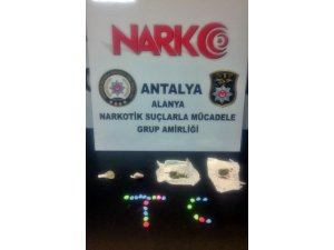 Alanya’da şüpheli araçtan uyuşturucu çıktı
