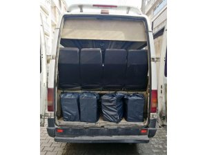 Minibüsten 2 bin paket kaçak sigara ele geçirildi