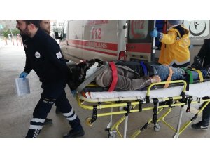 Minibüs ile hafif ticari araç çarpıştı: 1 yaralı