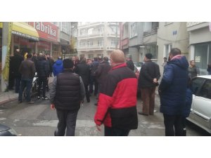 Evden kaçan kızlarını geri götürmek için geldiler, karakolluk oldular