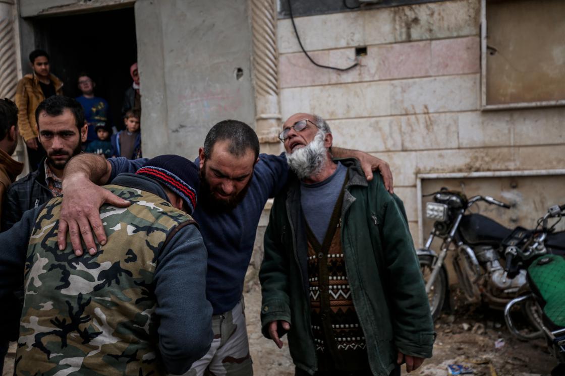 Esed rejimi İdlib'de okulu vurdu: 4'ü çocuk, 8 ölü