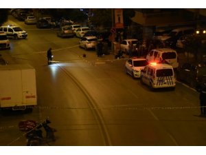 İzmir’de silahlı saldırının ortasında kalan 2 kişi öldü