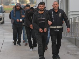 Polise ateş eden sokak çetelerine darbe