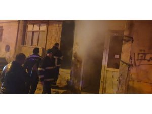 Marangoz atölyesinde çıkan yangın, büyümeden söndürüldü
