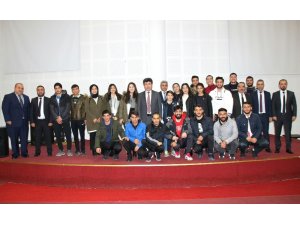 Karacoşkun başarılı sporcularla bir araya geldi