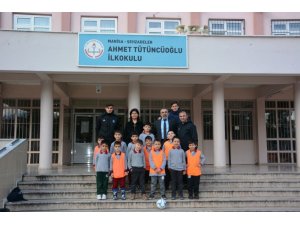 Yunusemre minik yeteneklerin peşinde