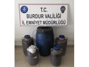 Evinde sahte içki ünitesi ile yakalandı