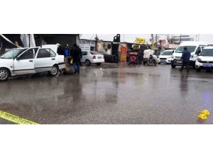 Araçtaki iki kardeşe silahlı saldırı: 1 ölü, 1 yaralı