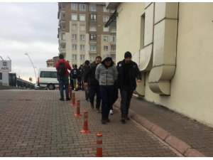 DEAŞ operasyonunda gözaltına alınan 9 kişiden 5’i adliyeye sevk edildi