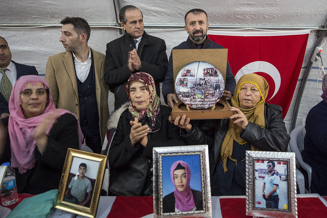 'Yavrularımızı istiyoruz, onlar için buradayız'