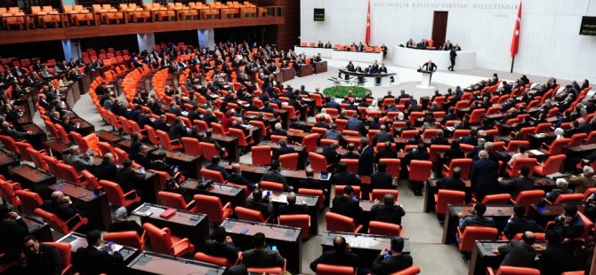 TBMM Genel Kurulunda Libya’ya asker gönderilmesine ilişkin tezkere kabul edildi. Tezkereye 325 kabul, 184 ret oyu verildi.