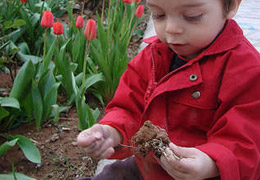 Toprak çocuklara en iyi ilaç