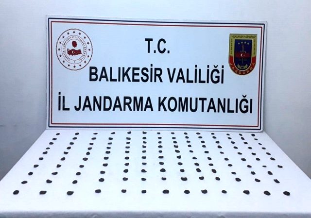 137 adet Bizans sikkesini satmak isterken yakalandı