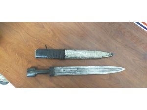 Diyarbakır’da 708 yıllık hançer ele geçirildi