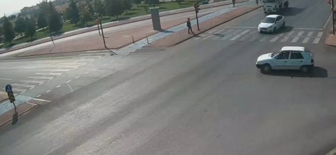 İki aracın çarpışma anı kamerada