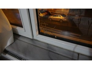 Evin penceresine kurşun isabet etti, küçük çocuk saniyelerle ölümden döndü