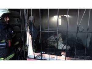 4 katlı binada korkutan yangın