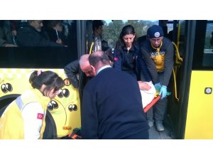 Otobüste bayılan yaşlı adama ilk müdahale şoförden