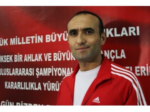 Antrenör Altınyurt: “61 kilo sıkletinde yeni bir Naim Süleymanoğlu doğuyor”