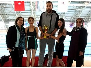 Geleceğin yüzücüsü Eremsu Cansever’den 3 altın