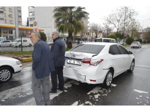 Minibüs ile otomobil çarpıştı: 2 Yaralı