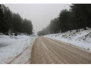Kazdağları’nda kar yağışı etkili oluyor
