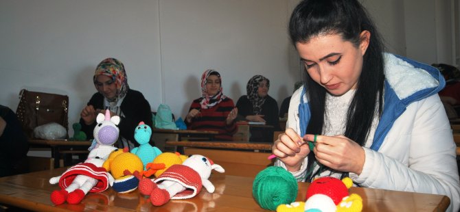 Organik örgü bebekler ile aile bütçesine katkı veriyorlar