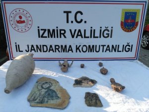 İzmir’de tarihi eser kaçakçısına suçüstü