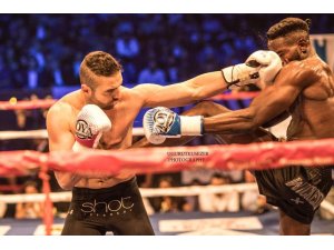 Şampiyon kickbokscu Mücahit Kulak, Alman rakibini mağlup etti