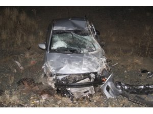 Elazığ’da otomobil şarampole uçtu: 3 yaralı