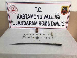 Jandarma ekiplerinden arkeolojik eser kaçakçılarına operasyon