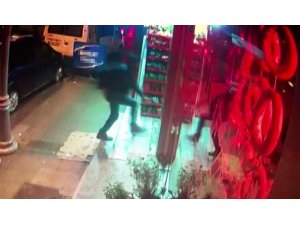 Silahlı şahsın tekel bayisini soyduğu anlar kamerada