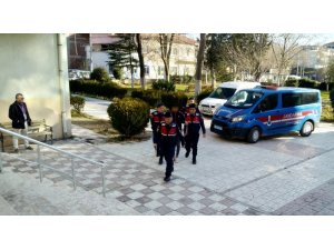 Pencereden girdiği okulların yardım paralarını çaldı