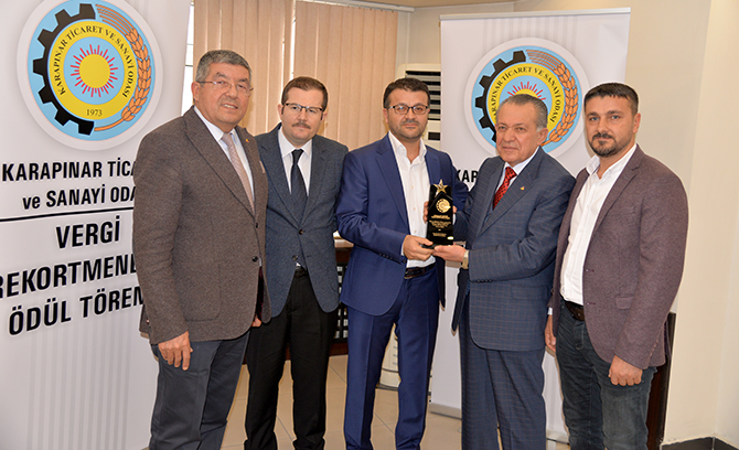 Karapınar'da vergi rekortmenleri plaketle ödüllendirildi