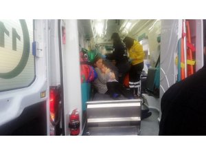 Yangında mahsur kalan aileyi polis ve itfaiye kurtardı