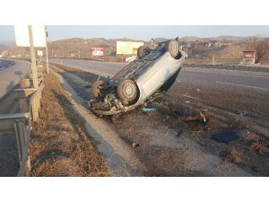 Takla atan otomobil ters devrildi: 1’i çocuk, 3 kişi yaralandı