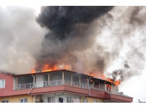 Kocaeli’de 5 katlı bina alevlere teslim oldu