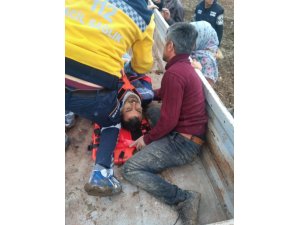 Toprak altında kalan işçiyi itfaiye ve köylüler kurtardı