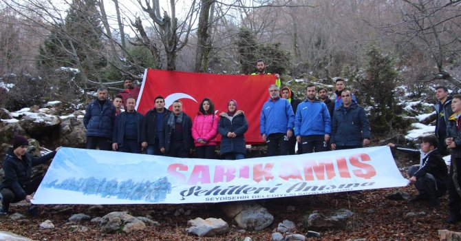 Sporcular Sarıkamış Şehitleri için bayrak açtı