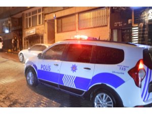Yüzü kar maskeli 3 hırsız muhasebeci dükkânındaki kasayı 3 dakikada çalarak kayıplara karıştı